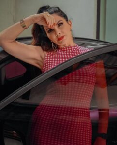 Luiza Ambiel comemora sucesso na Privacy