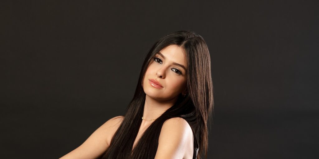 Camila Lopes dá dica de como usar redes sociais para turbinar perfil na Privacy