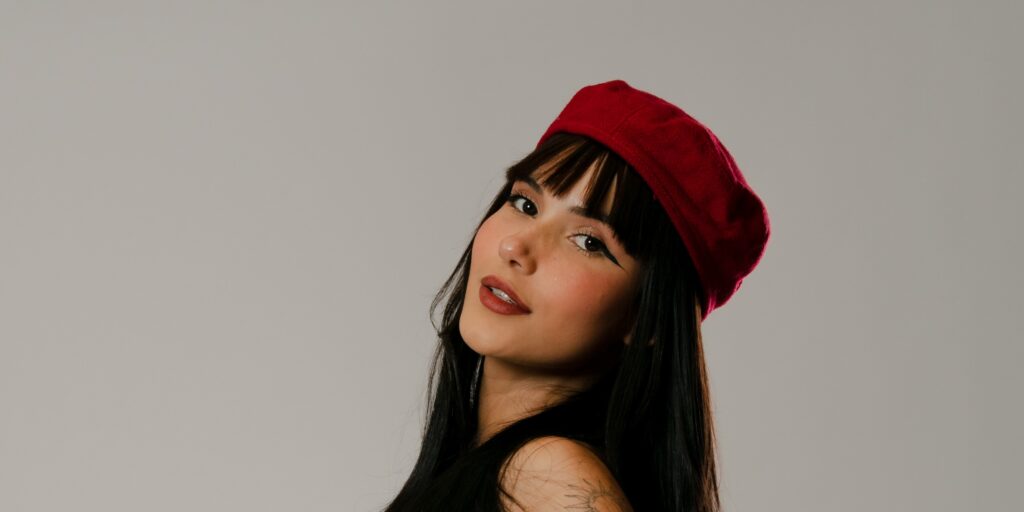 Paola Beatriz cria personagem viral e bomba na Privacy