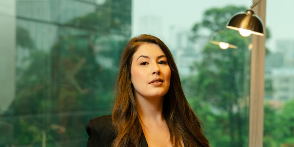 Massagista tântrica, Laísa Agnidhara redefiniu sua jornada profissional com a Privacy