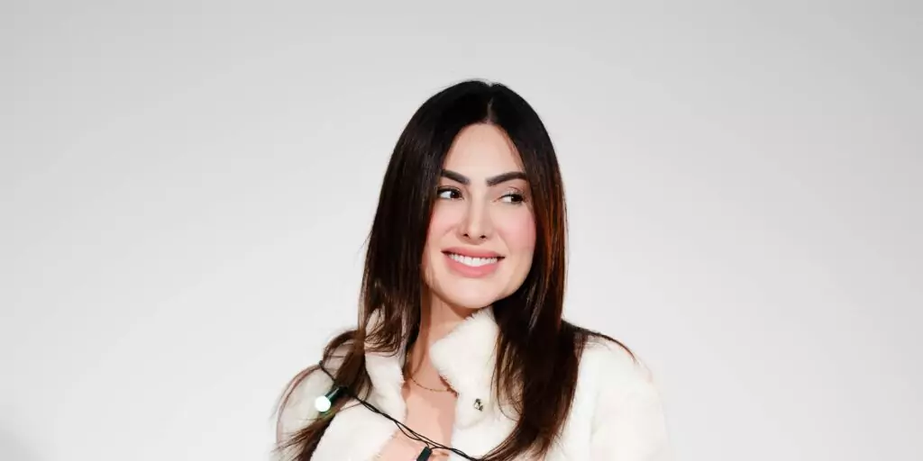 Foto de Francine Piaia sorridente